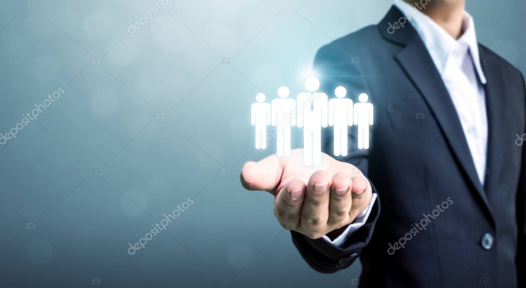 Cliente empresarial utilizando un portal en línea para consultar información de servicios