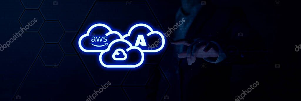 Arquitectura de migración a la nube dibujada sobre una pantalla digital